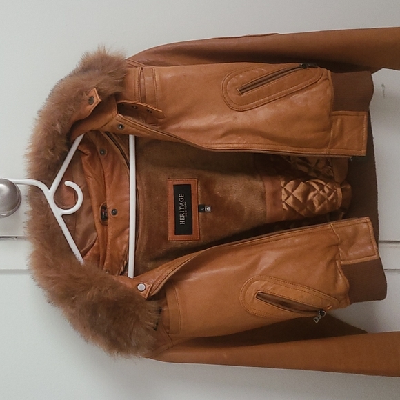 A beautiful Large tan/  HERITAGE(NEW YORK) LEATHER JACKET - Picture 1 of 1